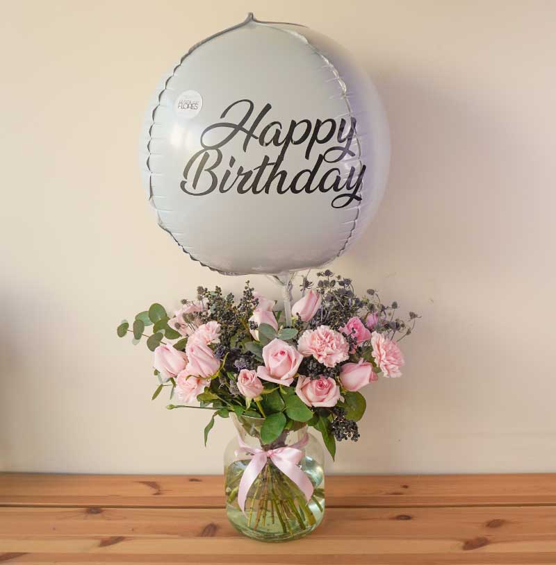 entrega de regalos con flores cerca