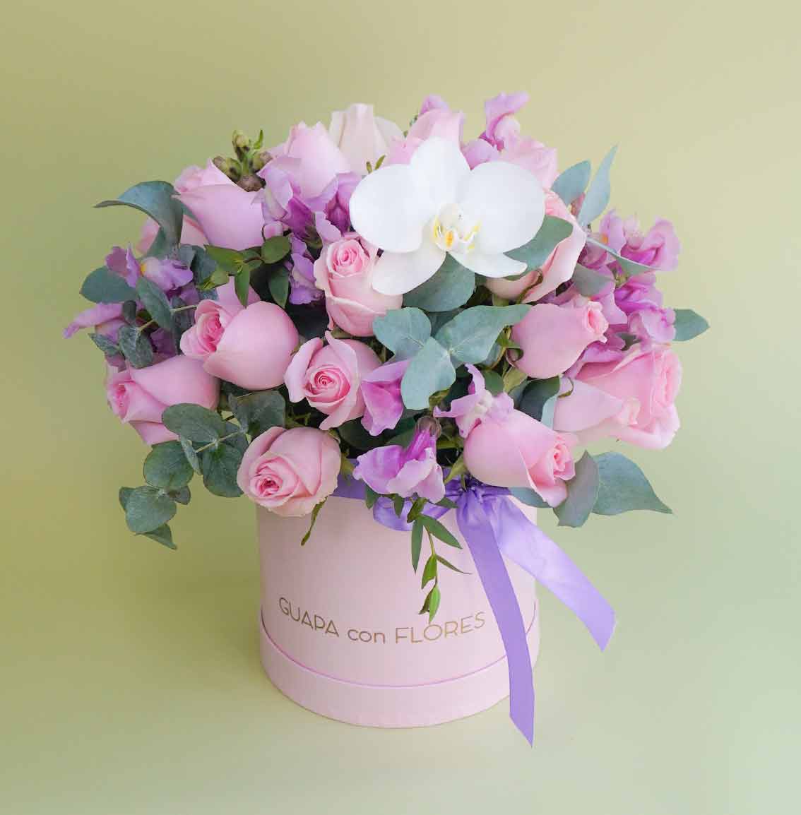 envia arreglo de flores con rosas en tono rosa y orquídea