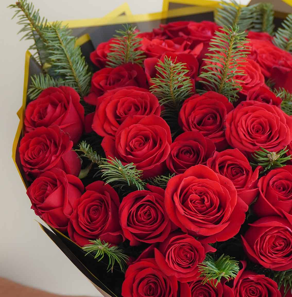 ramo de 50 rosas rojas para navidad