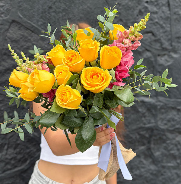 Ramo de 12 rosas amarillas garden
