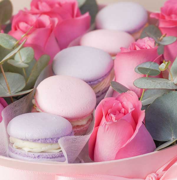 rosas con macarrones para cualquier ocasión