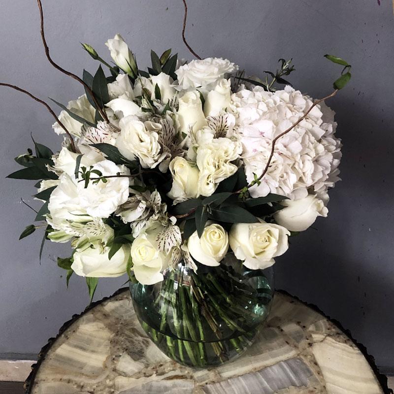 Pure  - Ramo o Arreglo de Rosas, hortensia lisianthus y alstromelias Tamaño M o L
