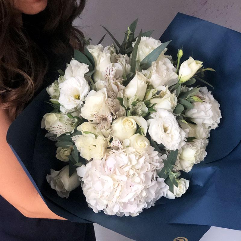 Pure - Ramo o Arreglo de Rosas, hortensia lisianthus y alstromelias Tamaño M o L