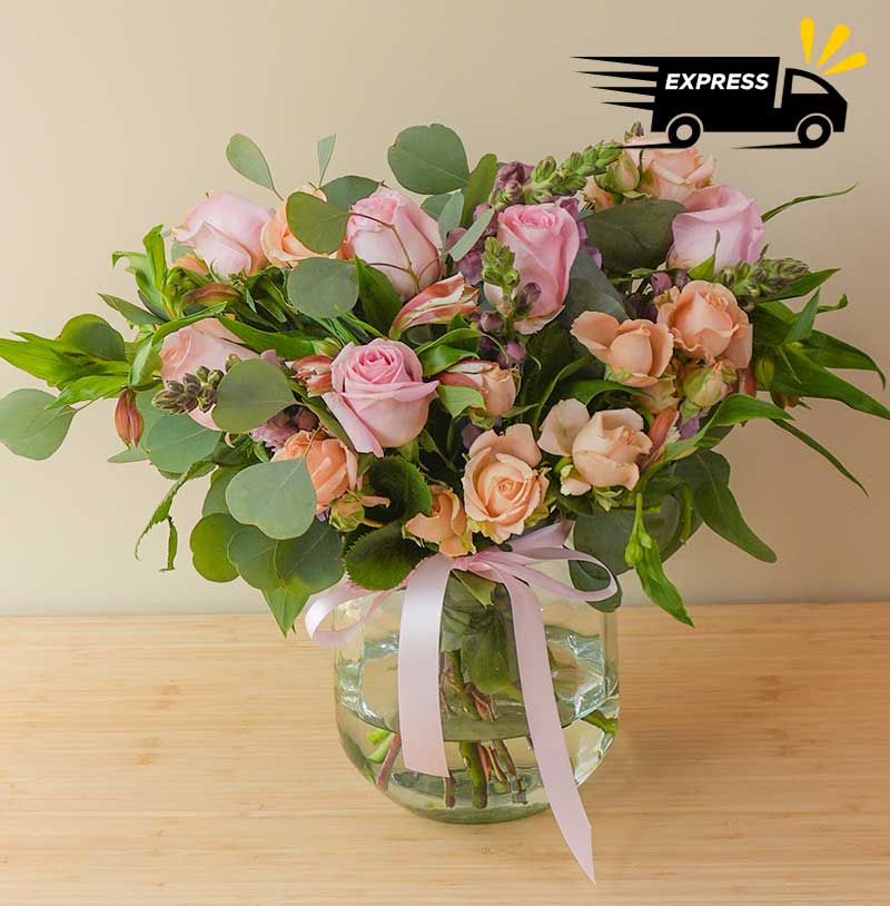 arreglo de rosas rosas y color durazno para cualquier celebración especial para envía