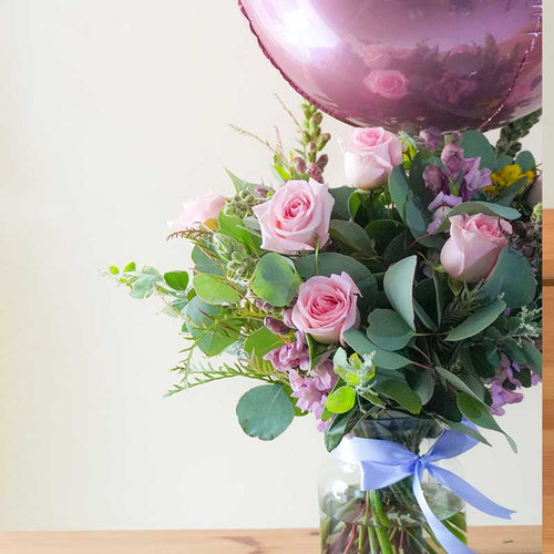 arreglo de cumpleaños con globo