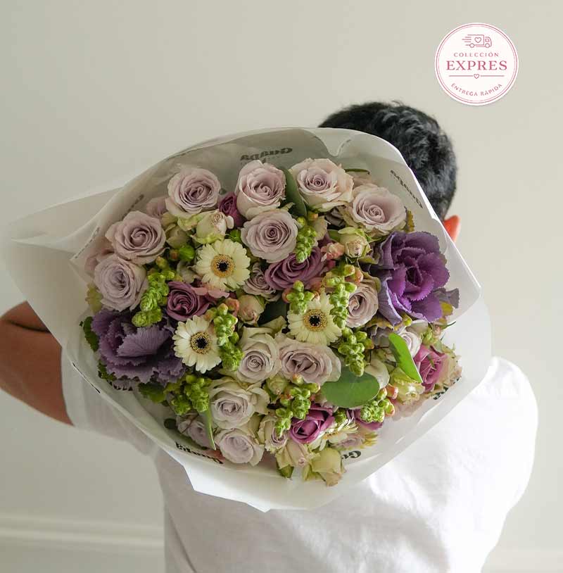 arreglo de flores a domicilio con rosas y coles premium