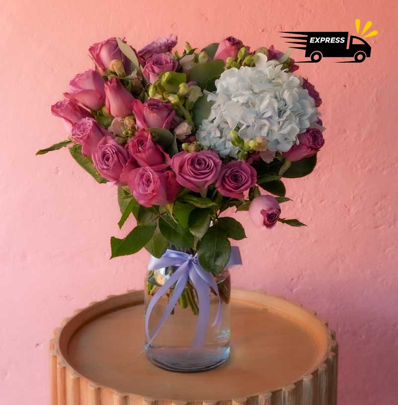 arreglo de flores rosas moradas con hortensias para enviar a domicilio como regalo