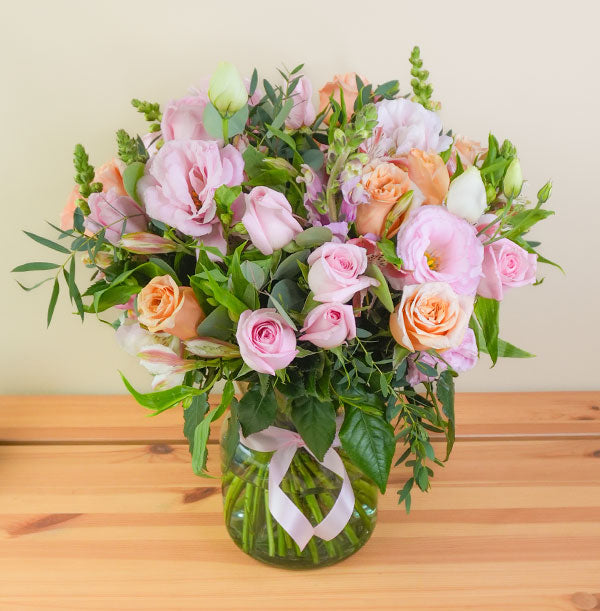 arreglo de flores color rosa y durazno para entrega en cdmx