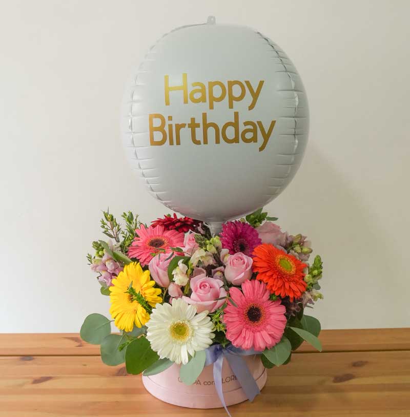 arreglo de flores de cumpleaños con gerbera con globo para celebrar con entrega a cdmx