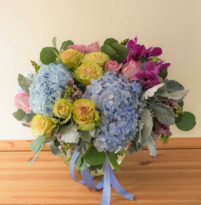 arreglo de flores de lujo para entregar a domicilio rosas y hortensias