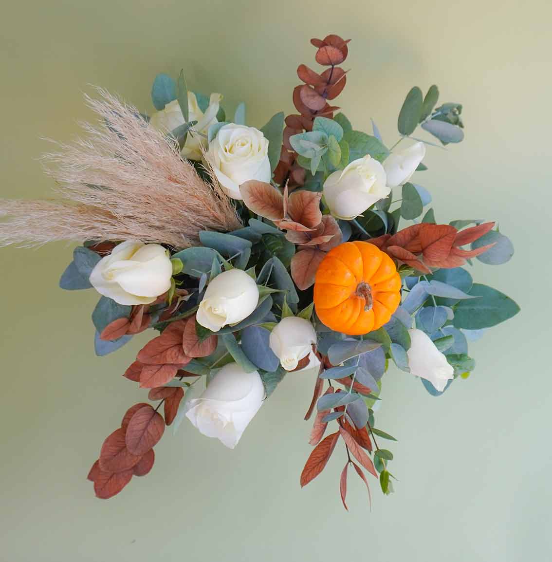 arreglo de rosas de otoño invierno