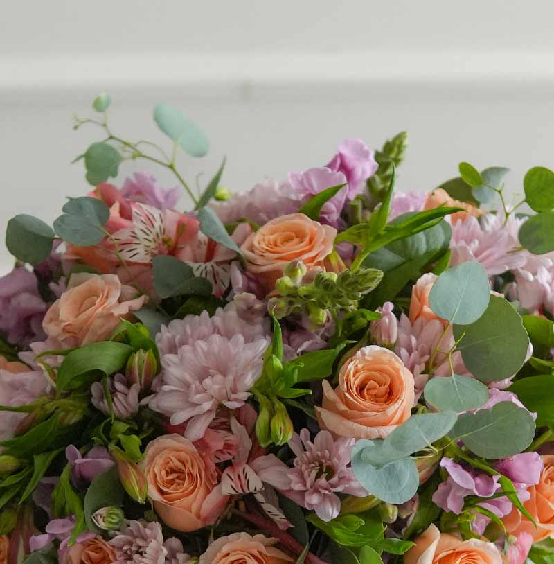 arreglo de flores en caja frescas