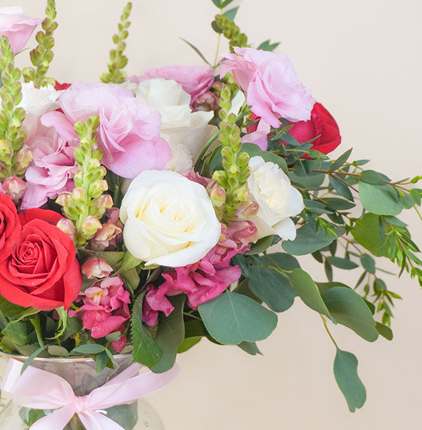 arreglo de flores mix con rosas y lisianthus