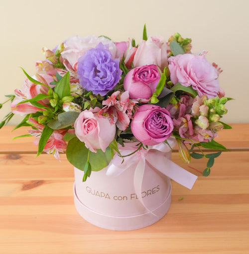 arreglo de flores para enviar y regalar frescas con rosas y lisianthus