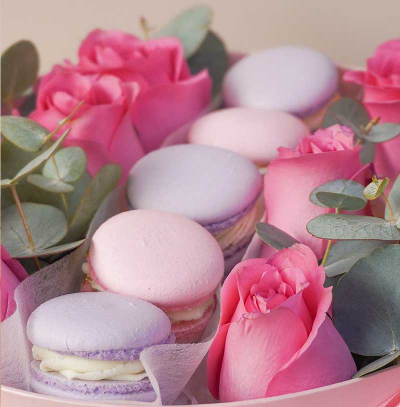arreglo de macarrones con flores ara el 10 de mayo