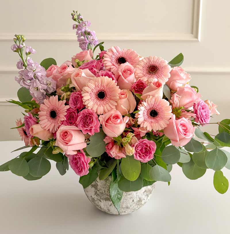 arreglo de rosas de lujo con mini rosa y mathiolas