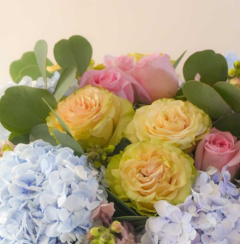 arreglo de rosas elegantes de lujo