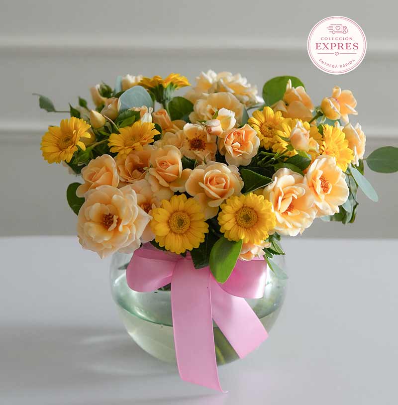 arreglo de rosas y flores amarillas para 21 de septiembre floricienta
