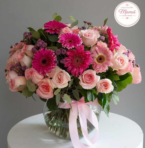 arreglo de rosas y gerberas de lujo elegante para regalar a mamá