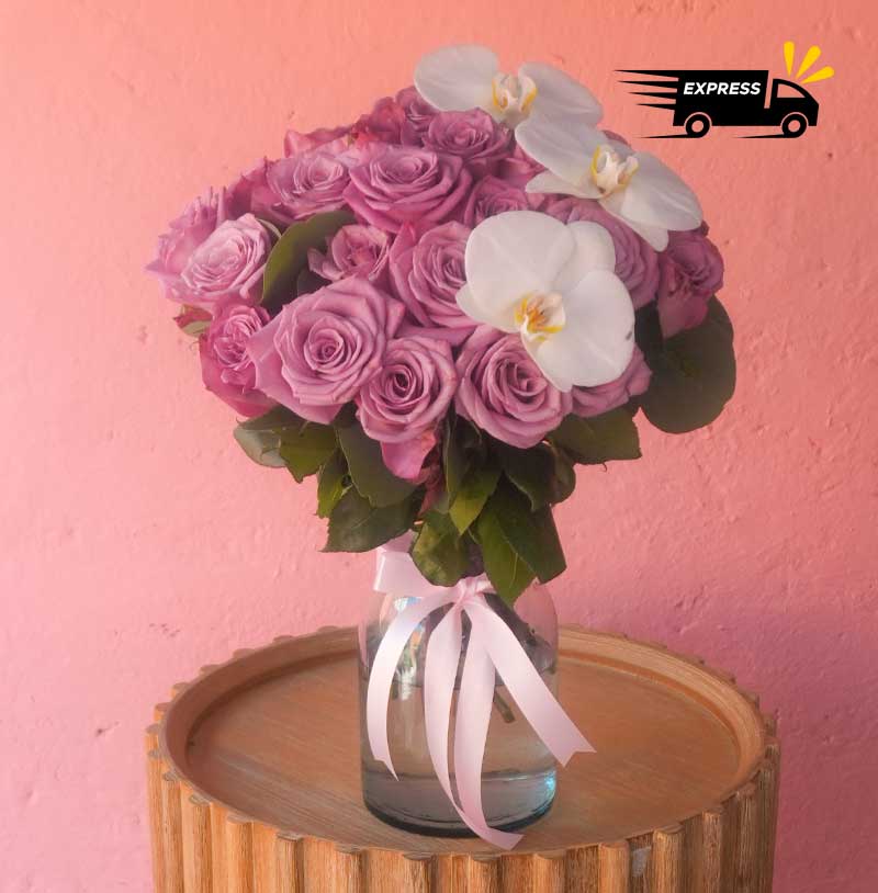 arreglo de rosas moradas a domicilio con entrega el mismo día