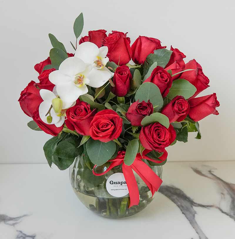 arreglo de rosas rojas con entrega de flores a domicilio