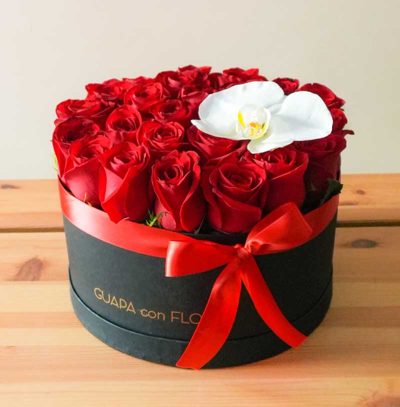 arreglo romántico co rosas rojas exclusivas y frescas