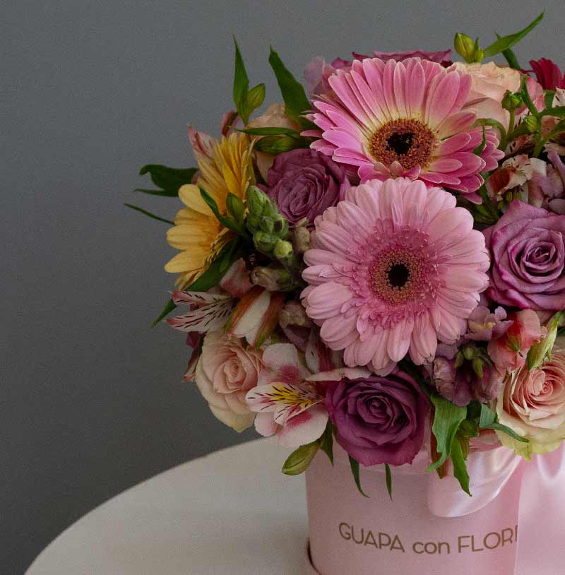 caja de gerberas con rosas cdmx