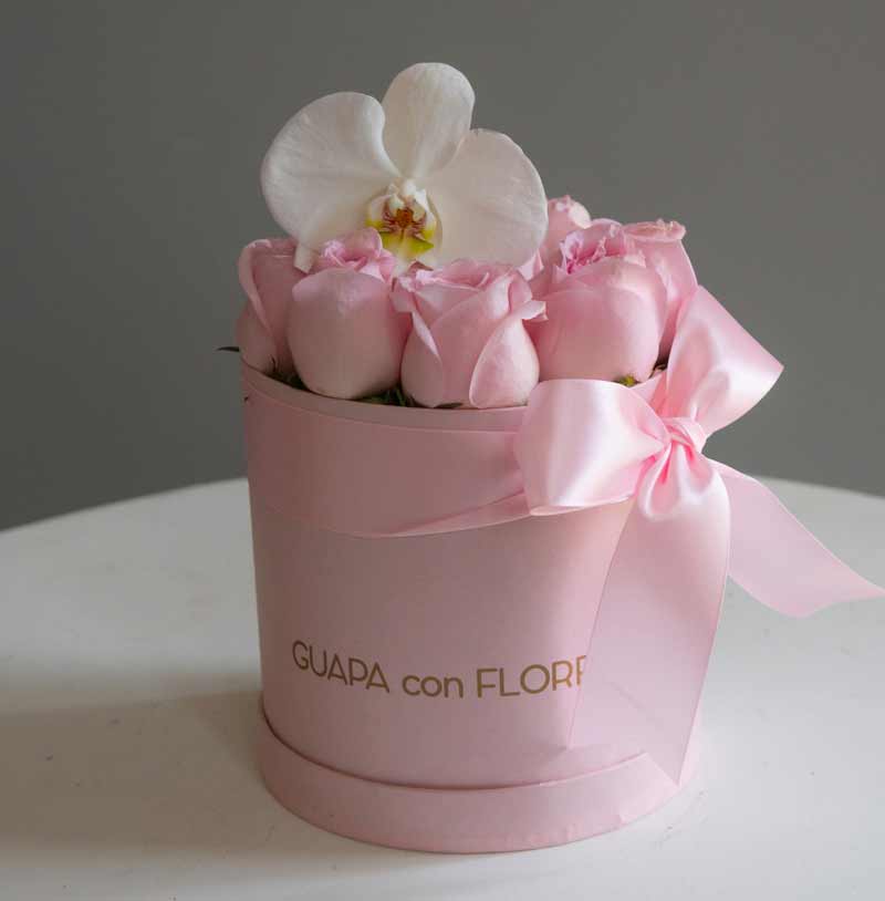 flores a domicilio caja de rosas para regalar con orquídea