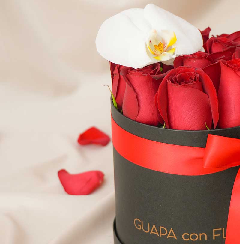 Mini box Love -  12 Rosas y orquídea 14 de febrero