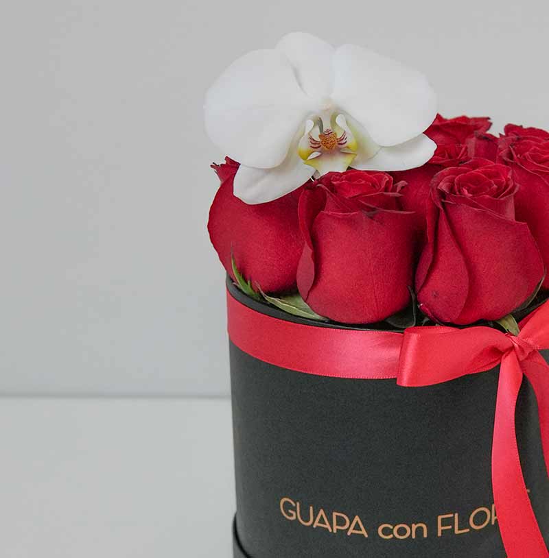 caja de rosas rojas para aniversario o cumpleaños