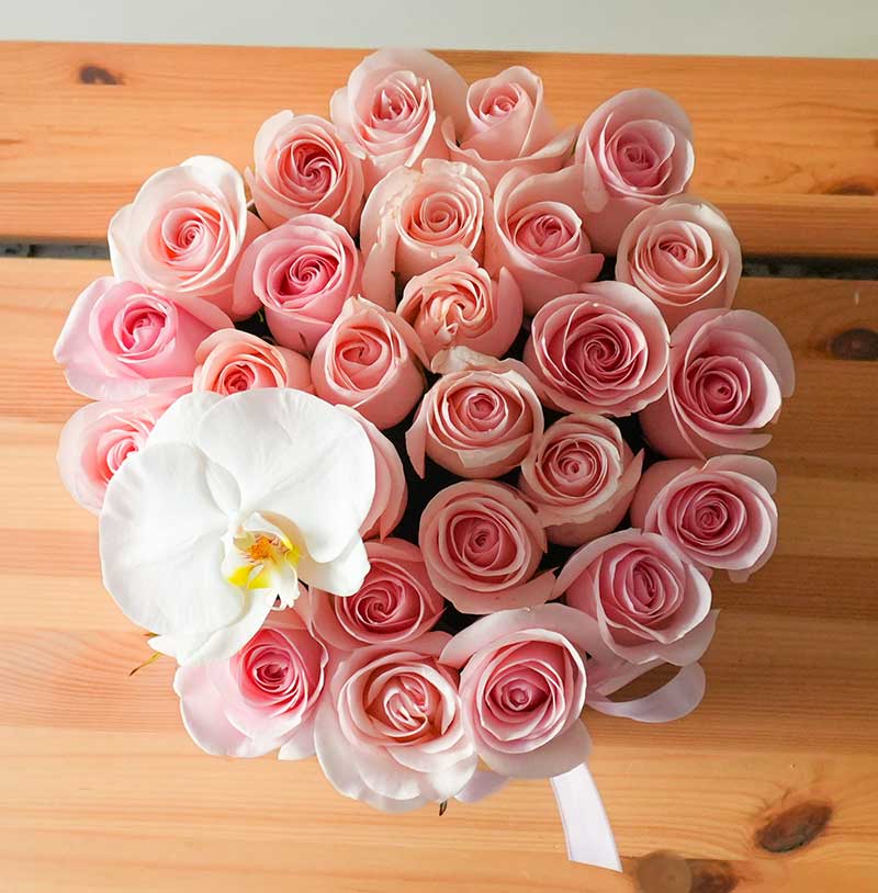 compra arreglo de rosas co orquídea en caja