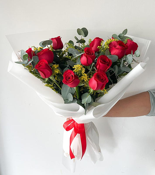 envia flores ramo de 12 rosas rojas 