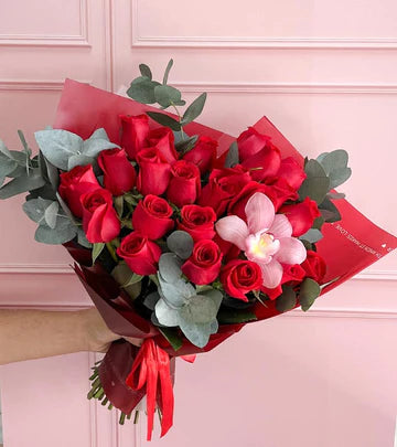 Ramo Amor Amor rosas rojas con orquídea - 14 de febrero Monterrey