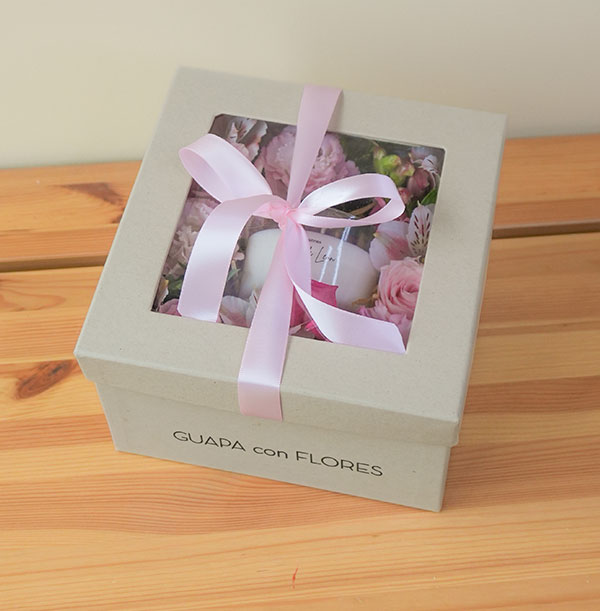 envia regalos de flores en caja con vela