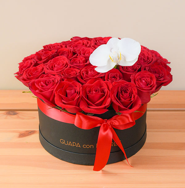 caja de flores rosas rojas a domicilio