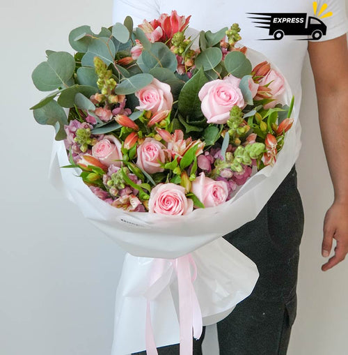 enviar flores baratas en cdmx con rosas  alstromeliaspara envío en cdmx