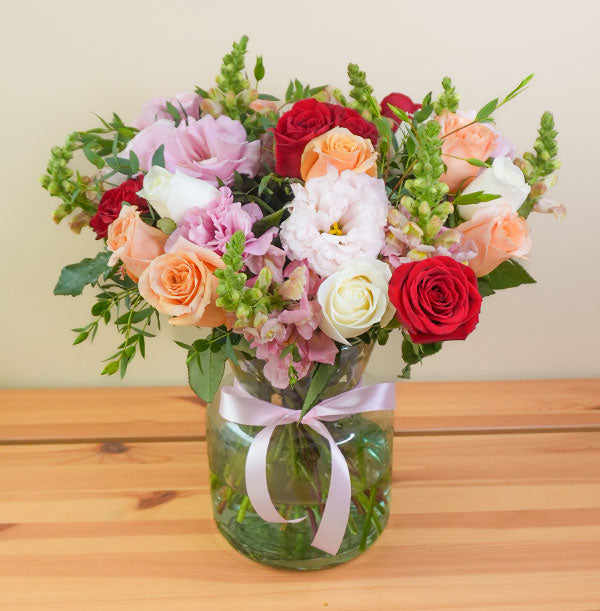 envío de arreglos de rosas con lisianthus en tonos elegantes