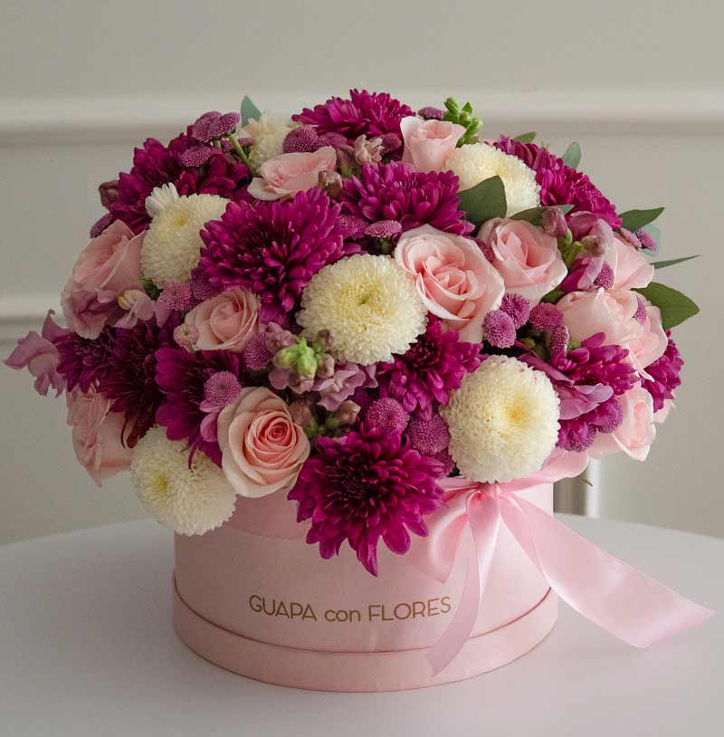 envío de caja de flores con rosas de florería guapa con flores
