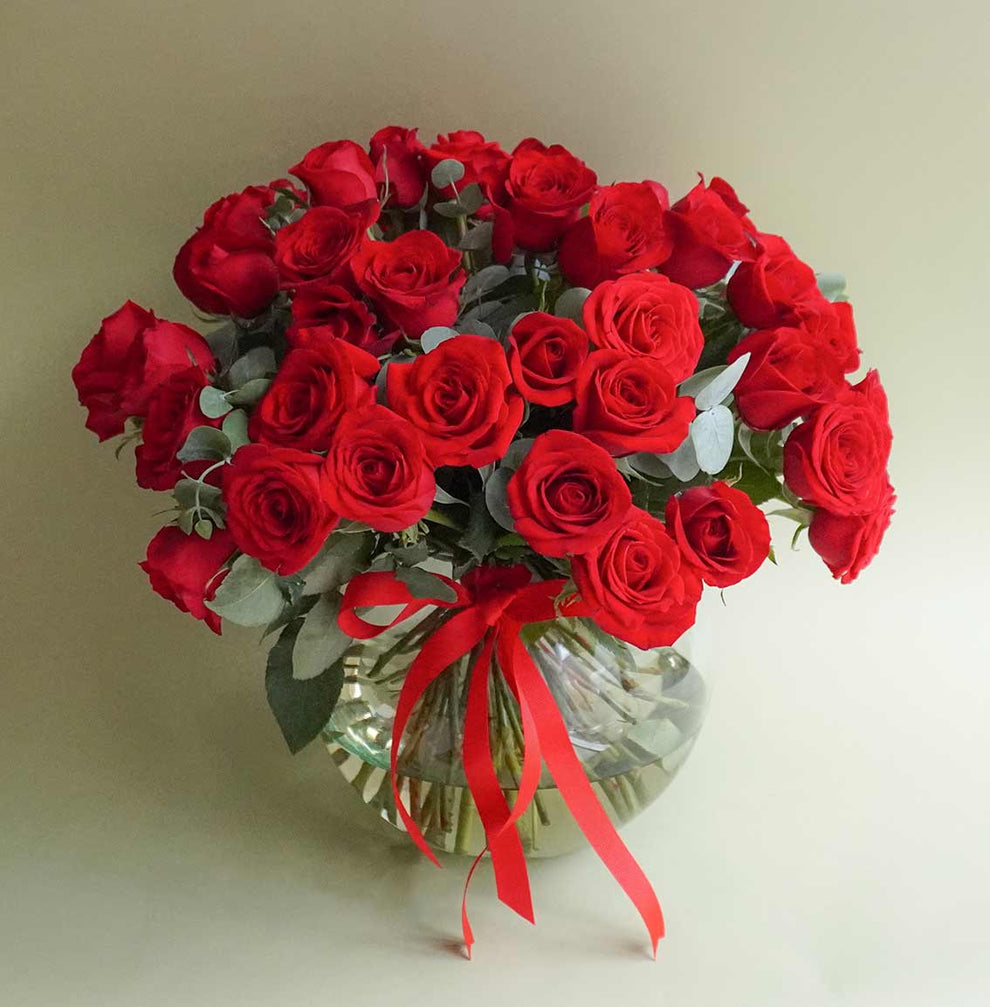 Love arreglo de 50 rosas rojas