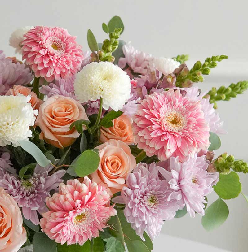 flores con envio urgente arreglo de rosas elegante con gerberas