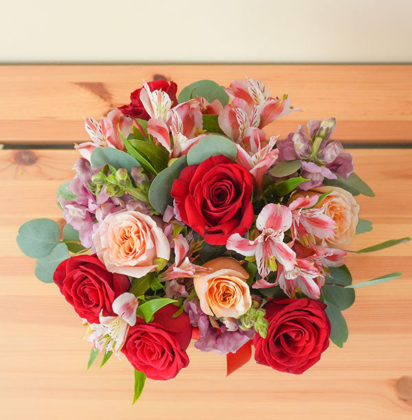 flores frescas pasra regalar arreglo de rosas rojas