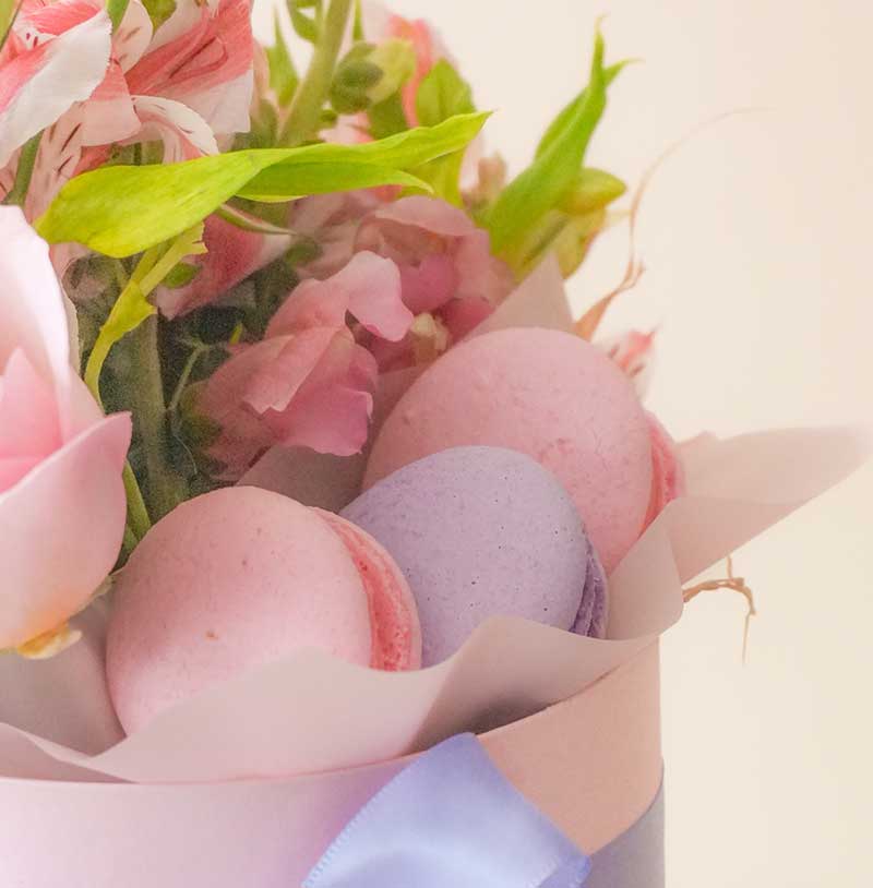 flores y regalos a domicilio con macarrones