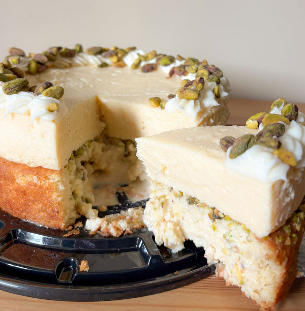 pastel de 3 leches con pistache y queso