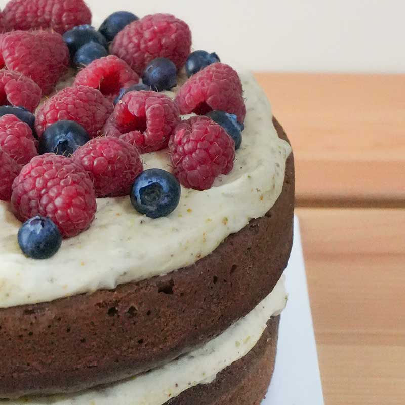 pastel de chocolate y platano con pistache para regalar