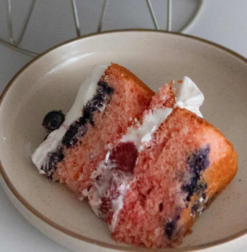 pastel de fresa con moras