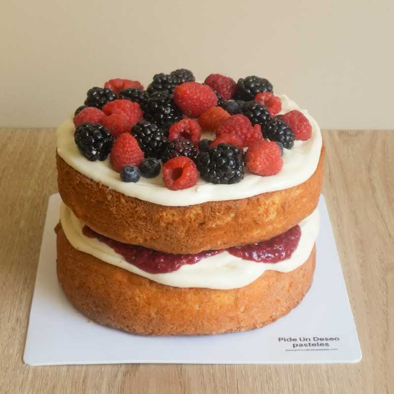 Pastel vainilla con betún de queso y mantequilla  - 10 porciones