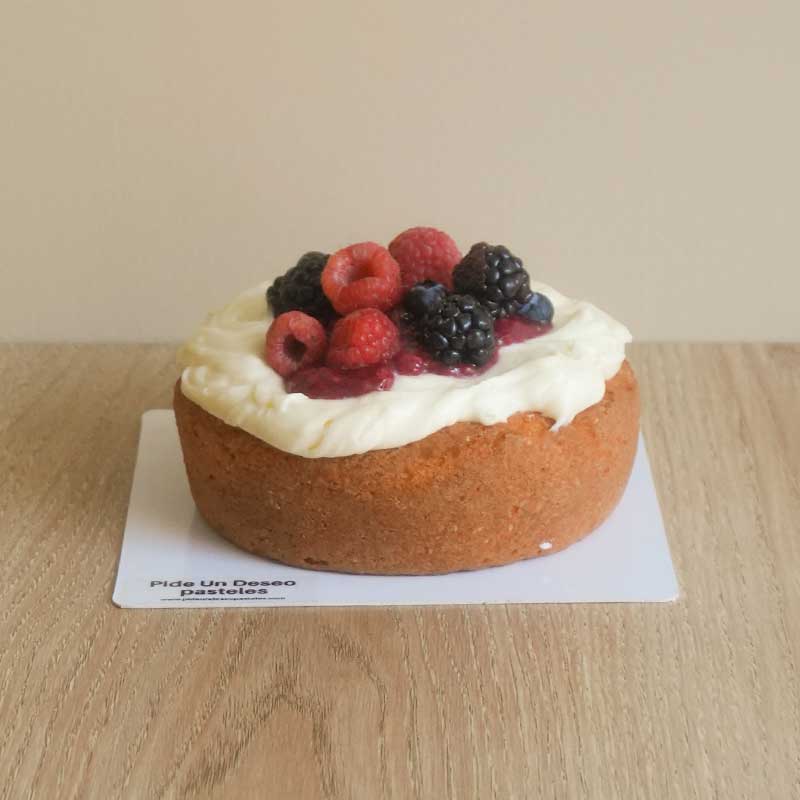 Mini Cake de bizcocho de queso con zarzamora- para 2 a 4 personas