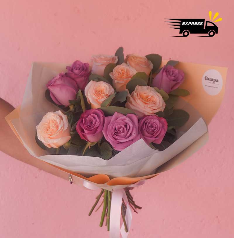 ramo de flores barato con rosas en dos tonos