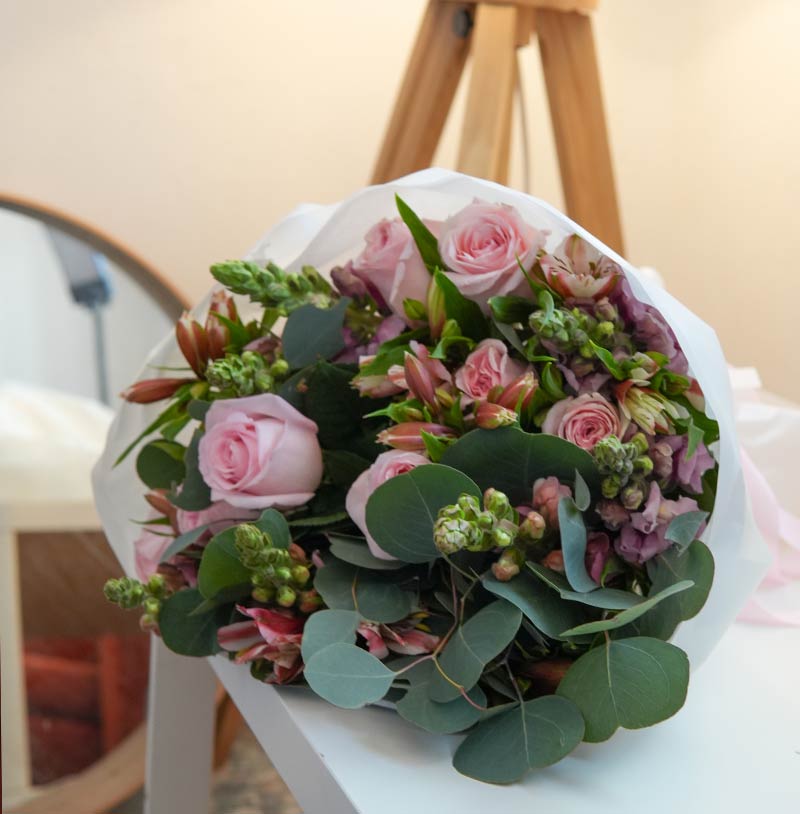 ramo de flores barato y elegante para envío a domicilio