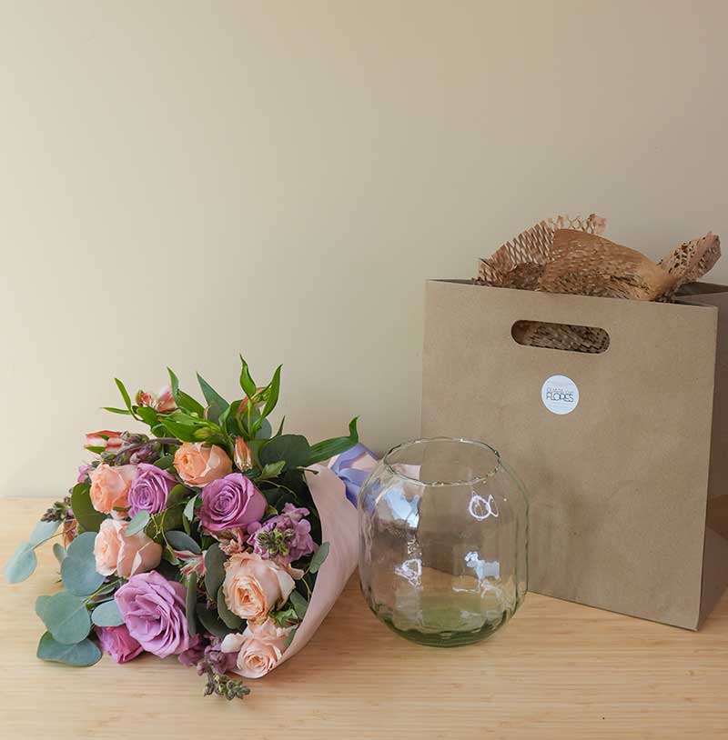 ramo de flores para entrega domicilio en cdmx con rosas moradas y color durazno